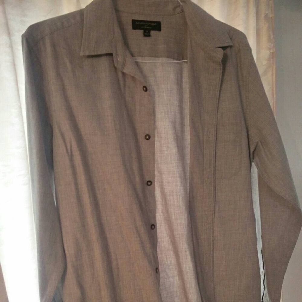 Men's Button Shirt Size Medium